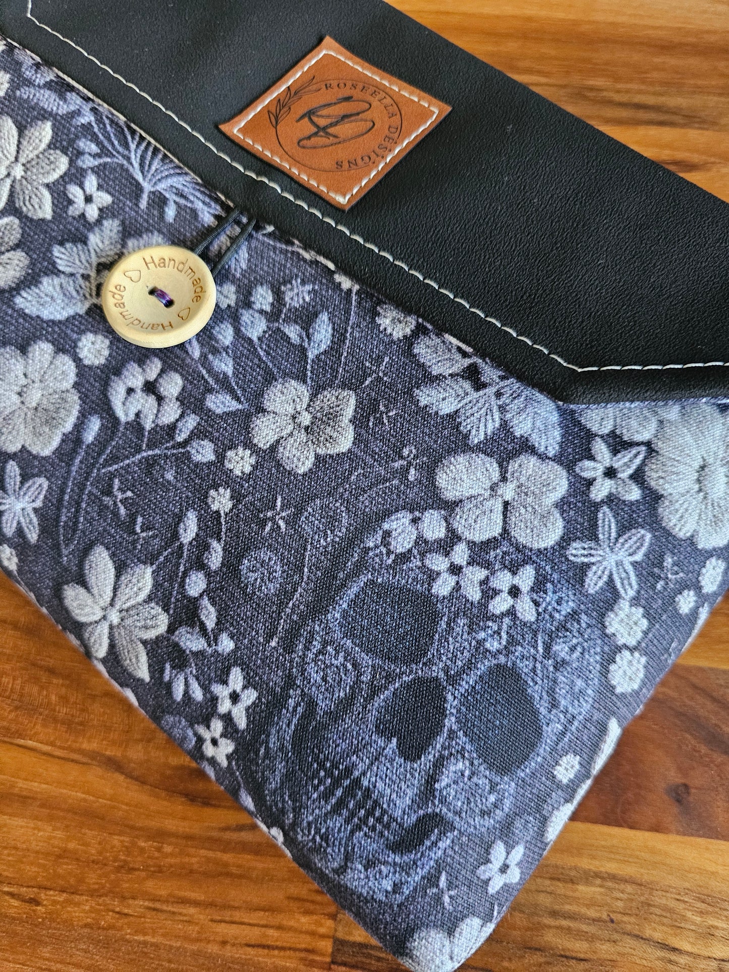 Book Sleeve floral black skull - Size Standard -